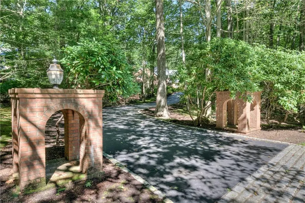 137 Signal Ridge Way East Greenwich RI 02818