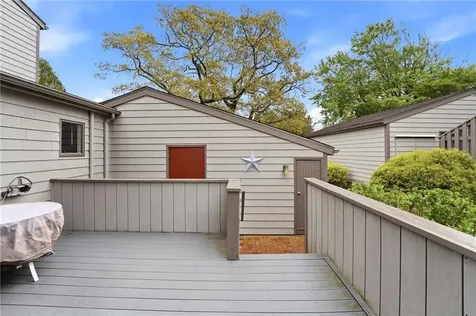 31 Seabreeze Lane Bristol RI 02809