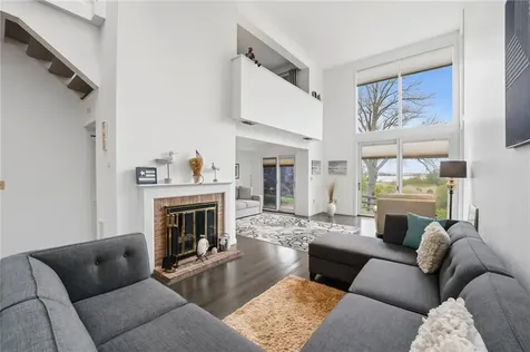 31 Seabreeze Lane Bristol RI 02809
