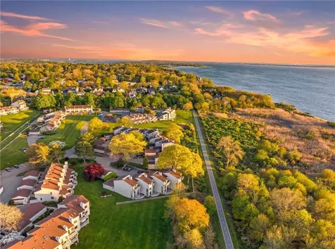 31 Seabreeze Lane Bristol RI 02809