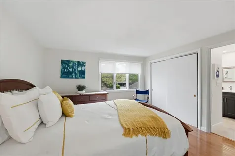 31 Seabreeze Lane Bristol RI 02809