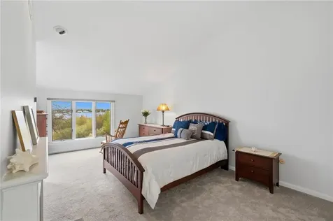 31 Seabreeze Lane Bristol RI 02809
