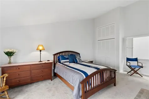 31 Seabreeze Lane Bristol RI 02809