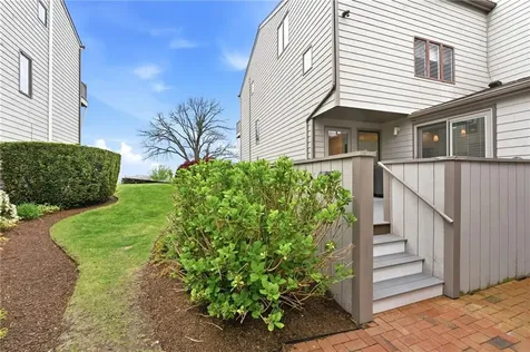31 Seabreeze Lane Bristol RI 02809