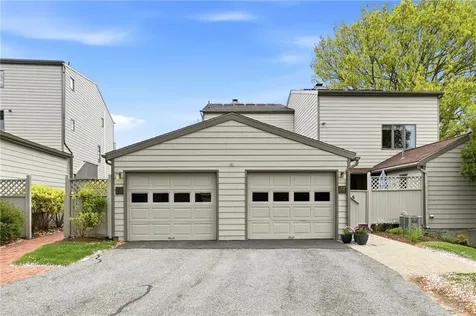 31 Seabreeze Lane Bristol RI 02809