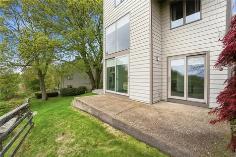 31 Seabreeze Lane Bristol RI 02809