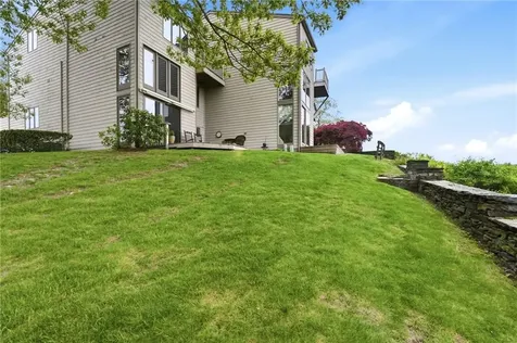 31 Seabreeze Lane Bristol RI 02809
