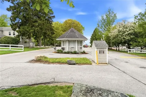 31 Seabreeze Lane Bristol RI 02809