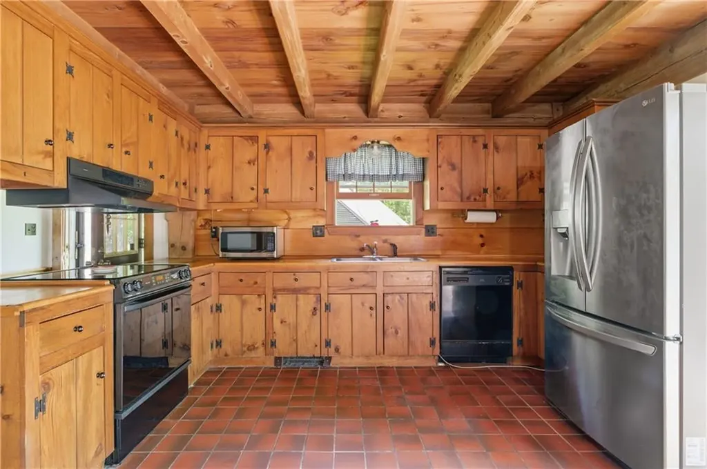 2535 Wallum Lake Road Burrillville RI 02859