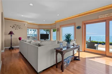 25 Narragansett Street North Kingstown RI 02852