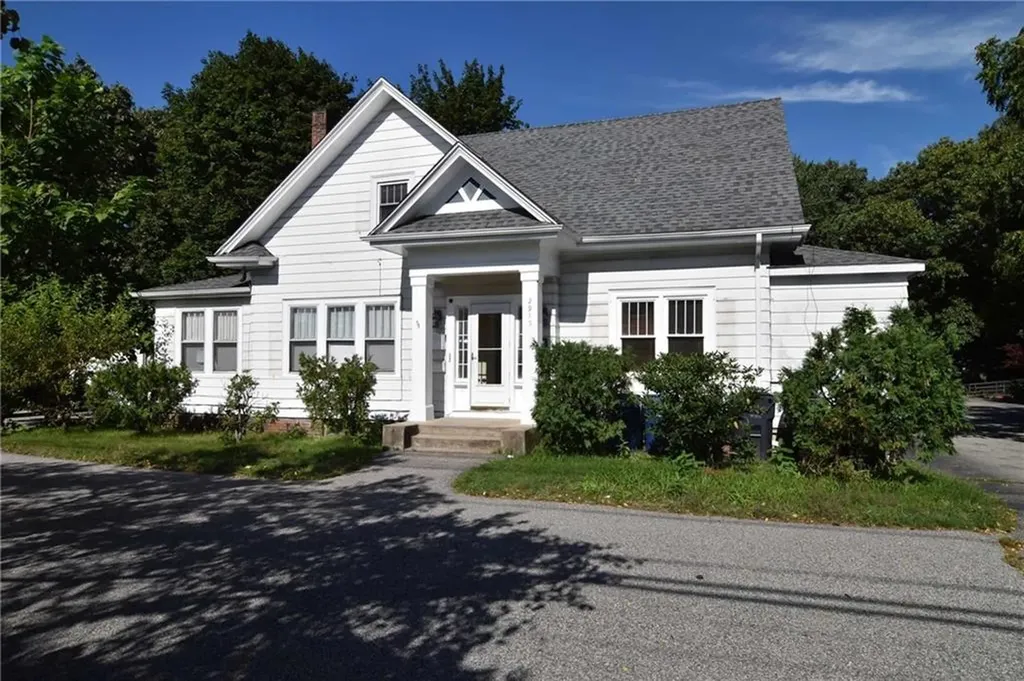2915 Post Road Warwick RI 02886