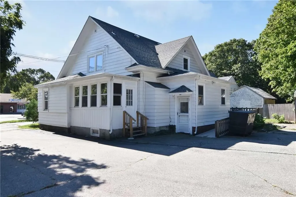 2915 Post Road Warwick RI 02886