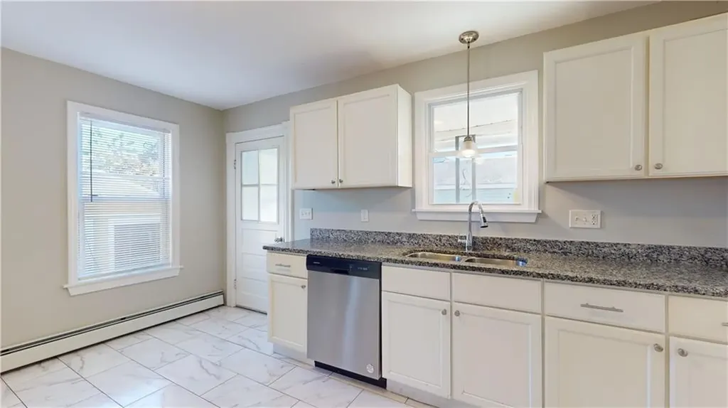 127 3rd Avenue Woonsocket RI 02895