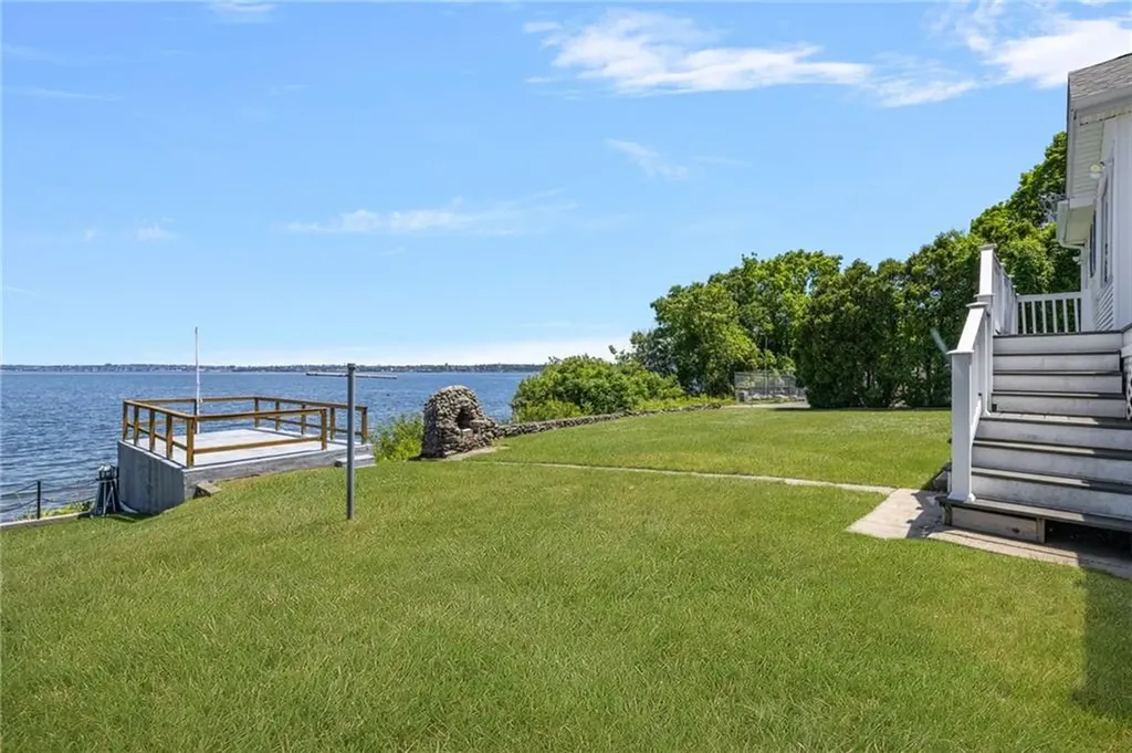 2 King Phillip Avenue Bristol RI 02809