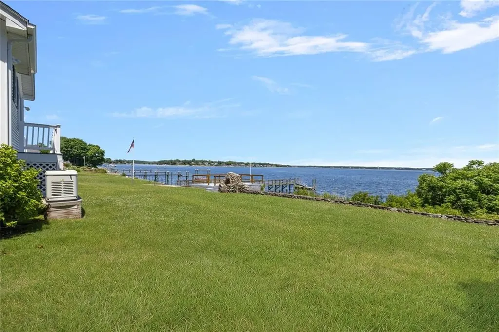 2 King Phillip Avenue Bristol RI 02809