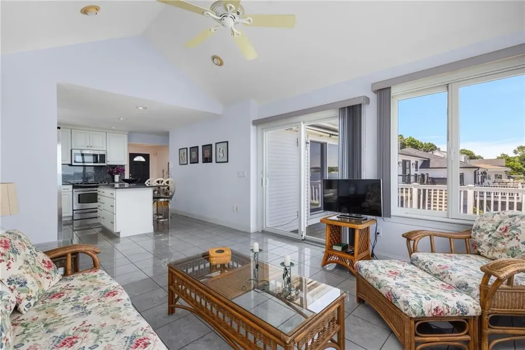 2 King Phillip Avenue Bristol RI 02809