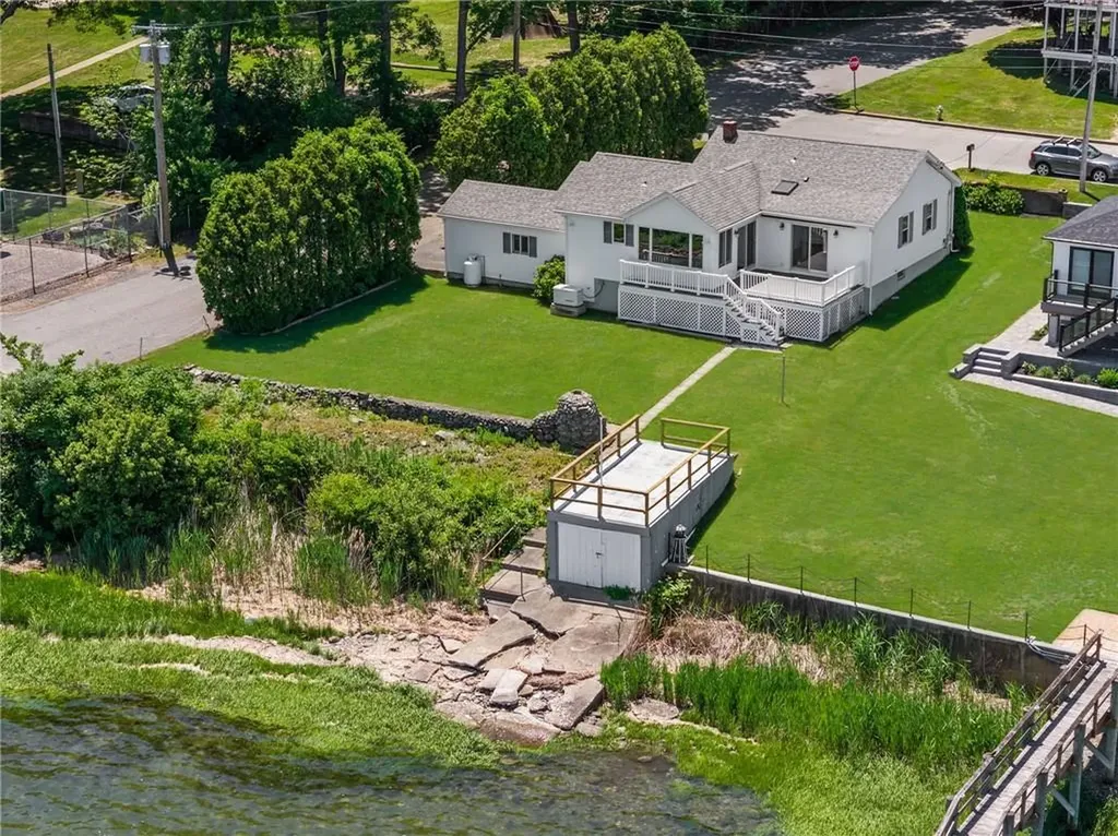 2 King Phillip Avenue Bristol RI 02809
