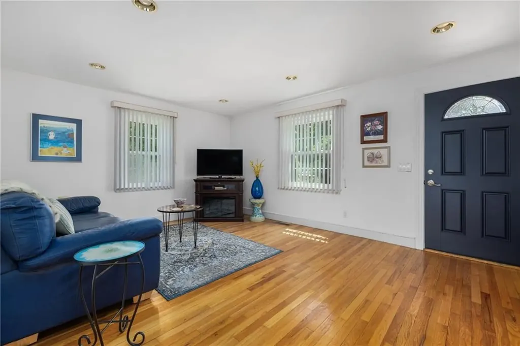 2 King Phillip Avenue Bristol RI 02809