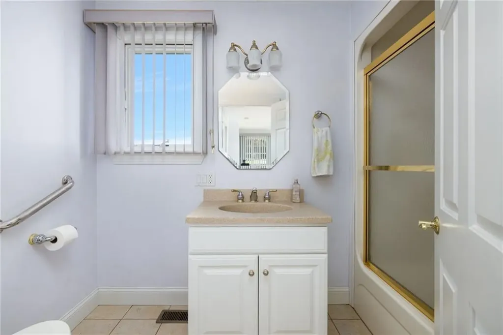 2 King Phillip Avenue Bristol RI 02809
