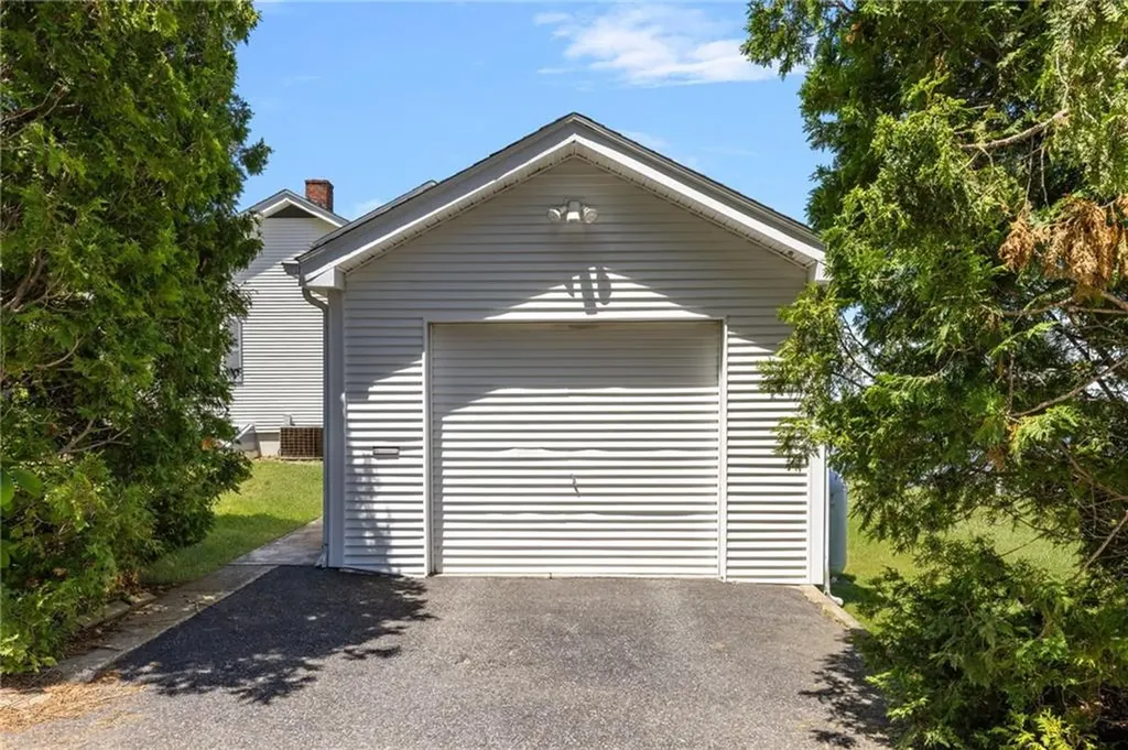 2 King Phillip Avenue Bristol RI 02809