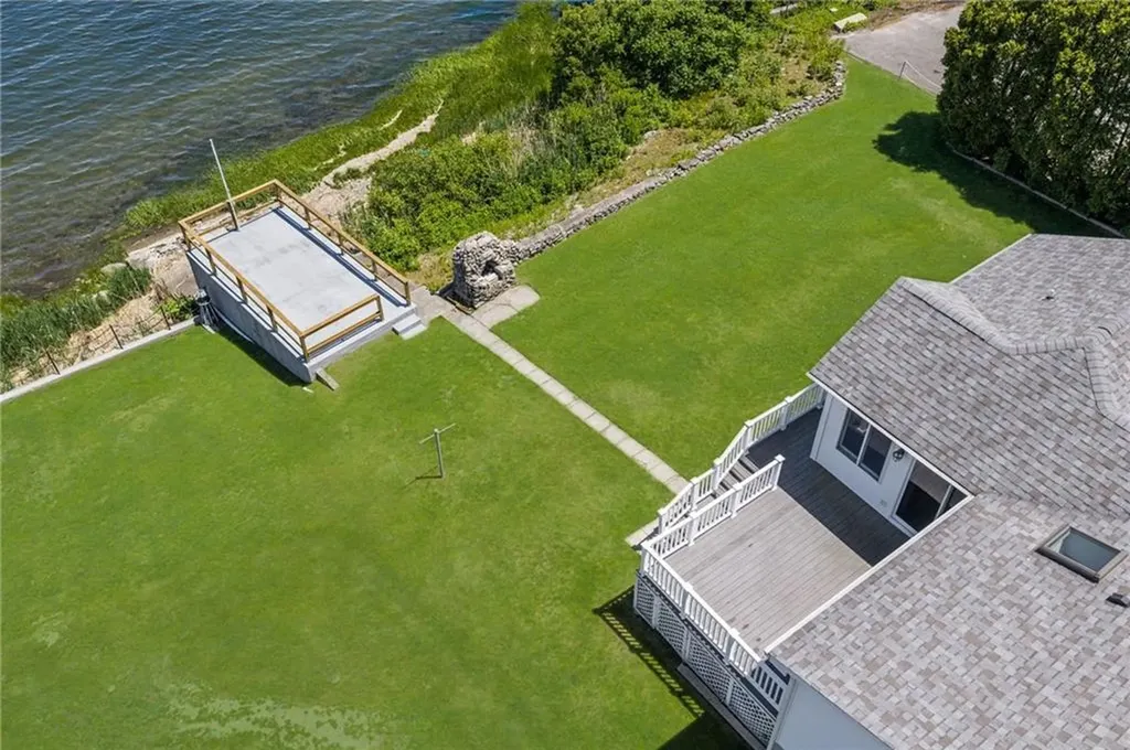 2 King Phillip Avenue Bristol RI 02809