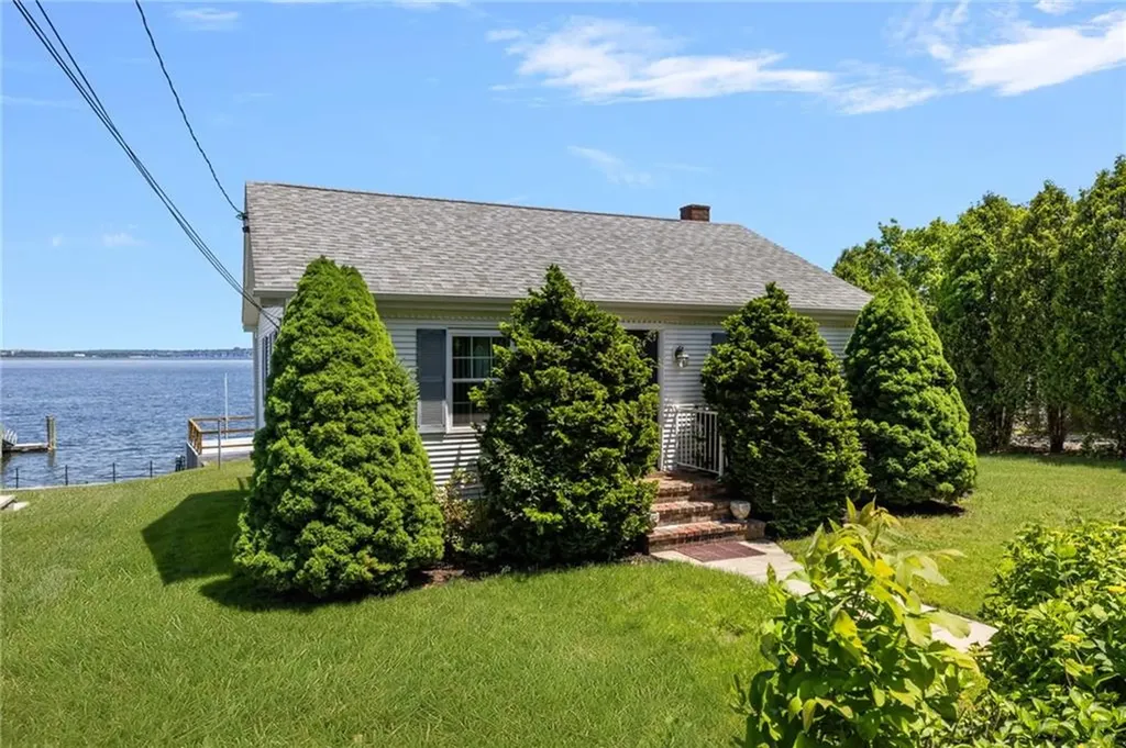 2 King Phillip Avenue Bristol RI 02809