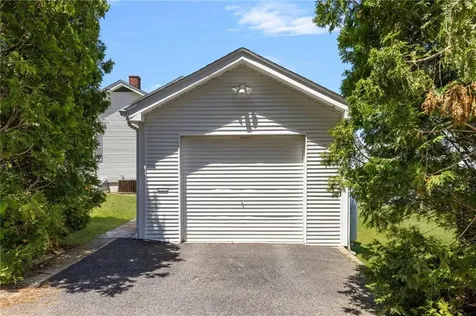 2 King Phillip Avenue Bristol RI 02809