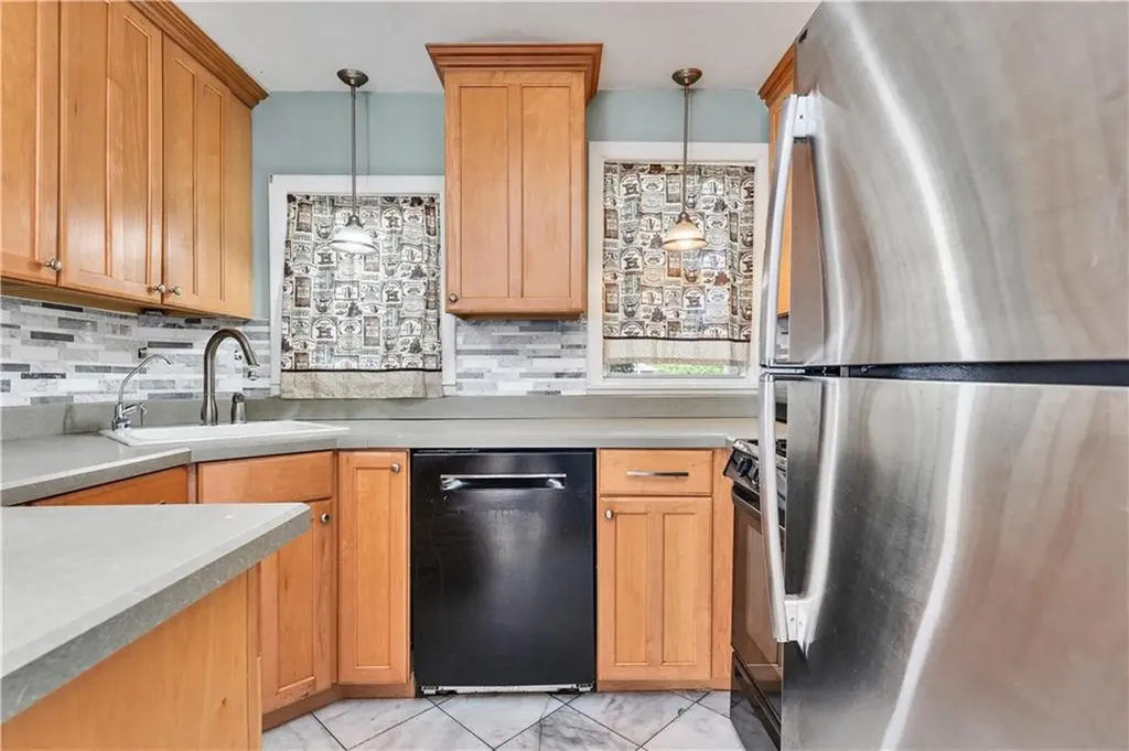 203 Farmington Avenue Cranston RI 02920
