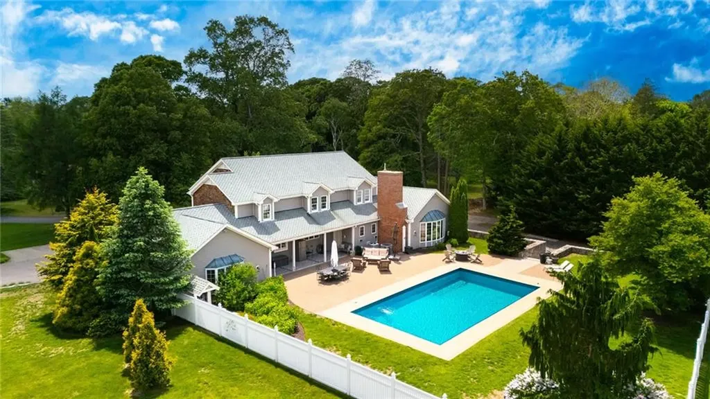 74 Oakwoods Drive South Kingstown RI 02879