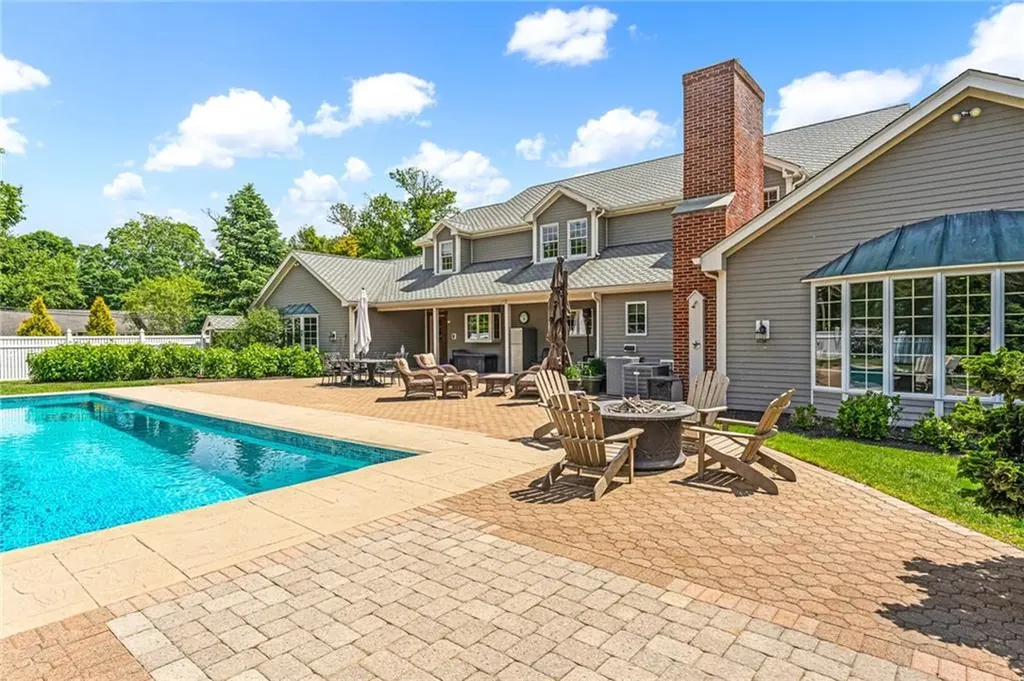 74 Oakwoods Drive South Kingstown RI 02879