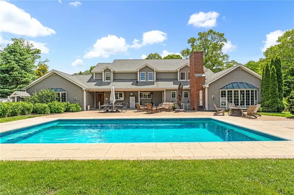 74 Oakwoods Drive South Kingstown RI 02879