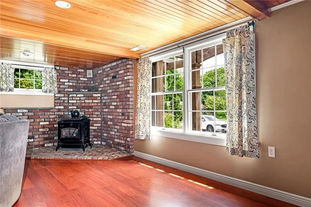74 Oakwoods Drive South Kingstown RI 02879
