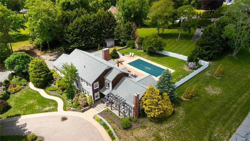 74 Oakwoods Drive South Kingstown RI 02879