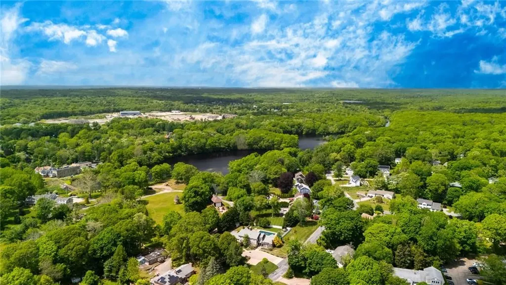 74 Oakwoods Drive South Kingstown RI 02879