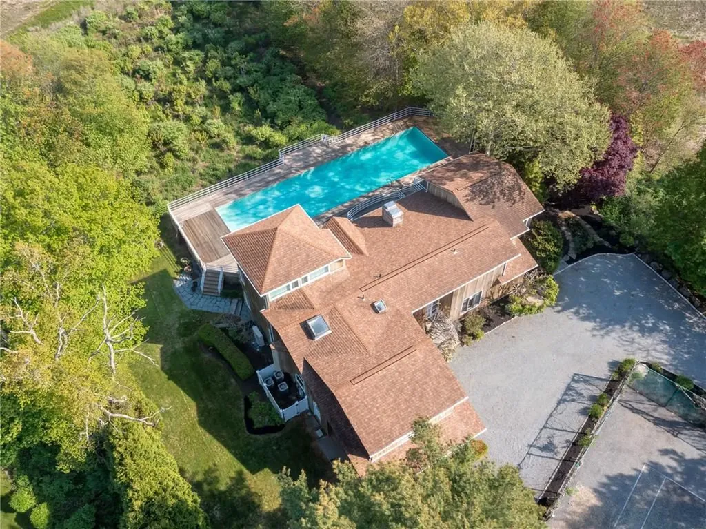 275 Boston Neck Road Narragansett RI 02882