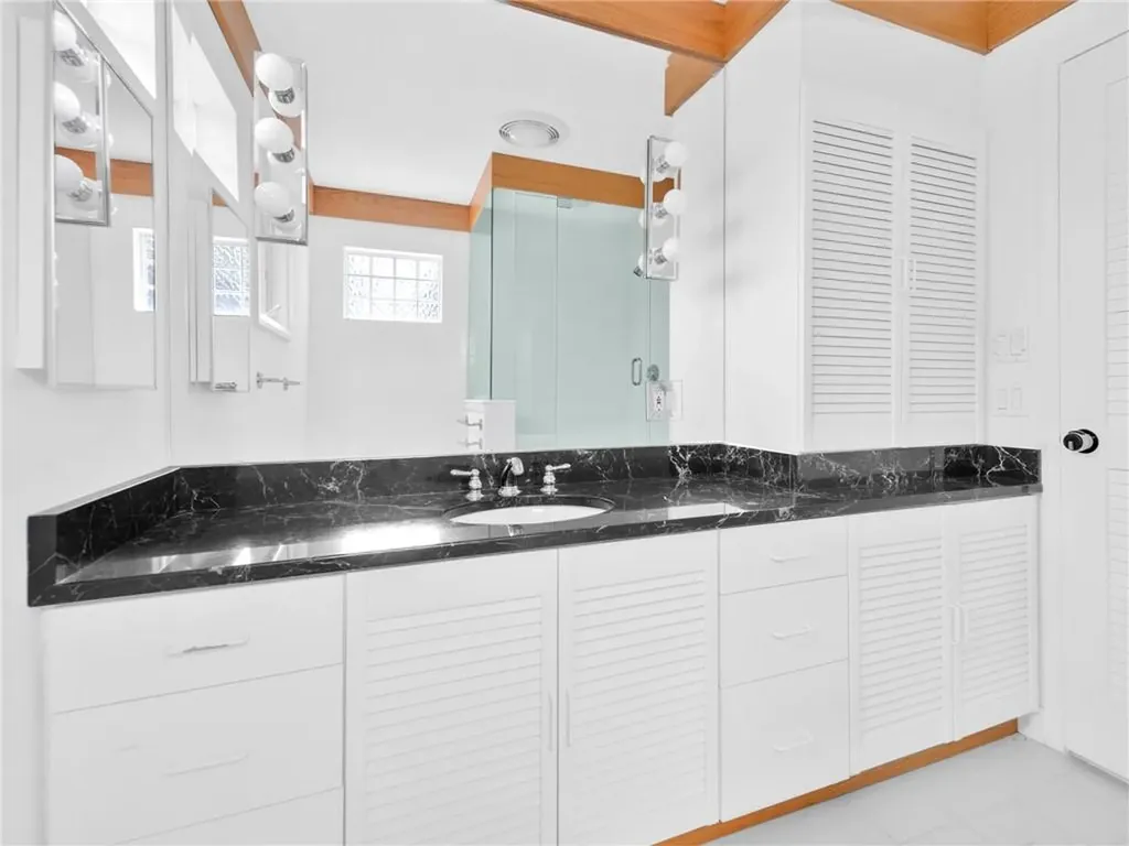 275 Boston Neck Road Narragansett RI 02882