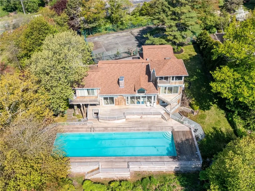 275 Boston Neck Road Narragansett RI 02882
