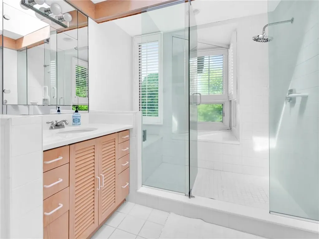 275 Boston Neck Road Narragansett RI 02882