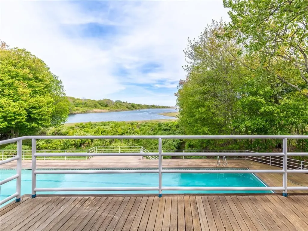 275 Boston Neck Road Narragansett RI 02882