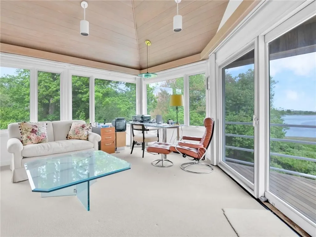 275 Boston Neck Road Narragansett RI 02882