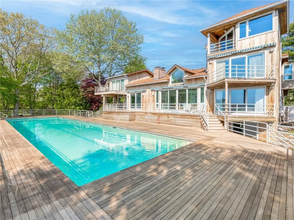 275 Boston Neck Road Narragansett RI 02882