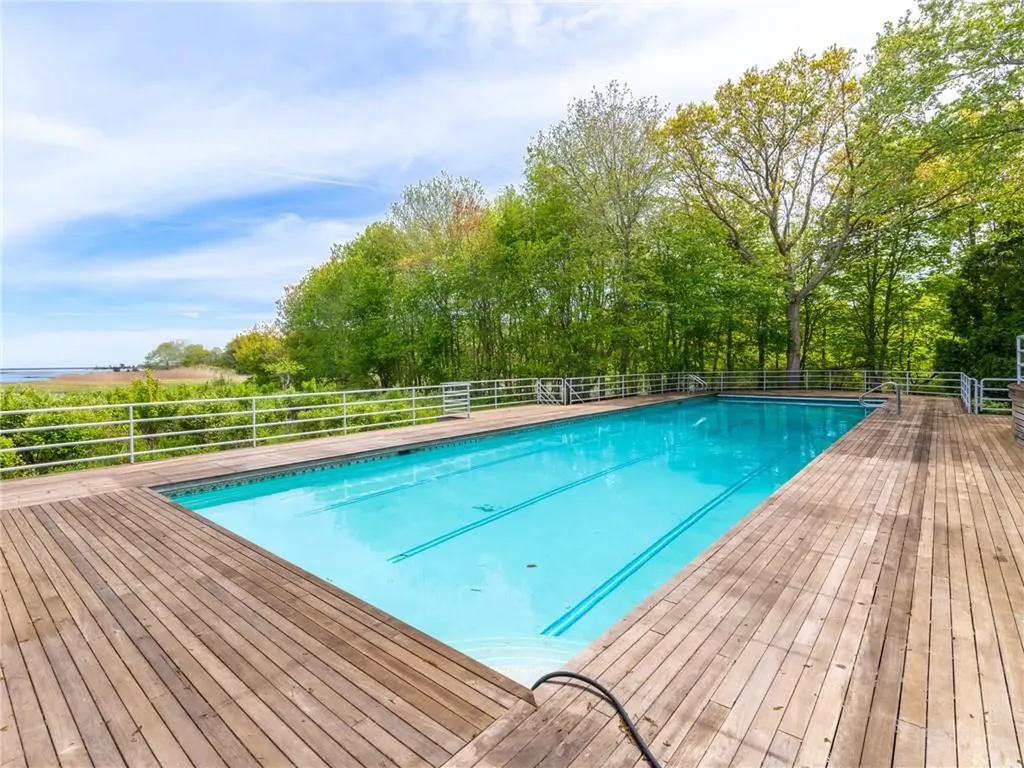 275 Boston Neck Road Narragansett RI 02882