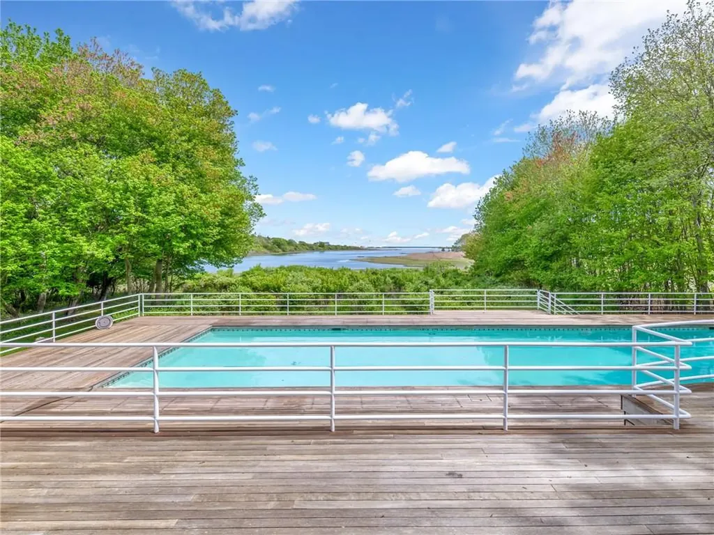 275 Boston Neck Road Narragansett RI 02882