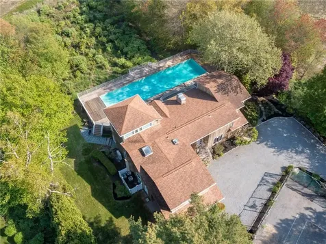 275 Boston Neck Road Narragansett RI 02882