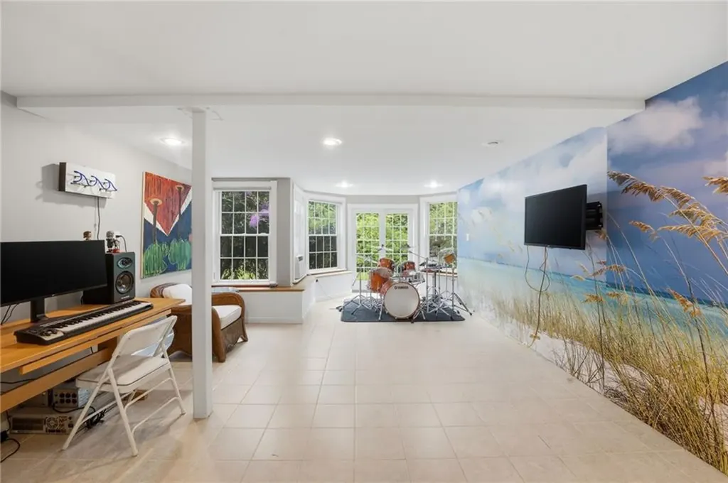 112 West Willow Lane Charlestown RI 02813
