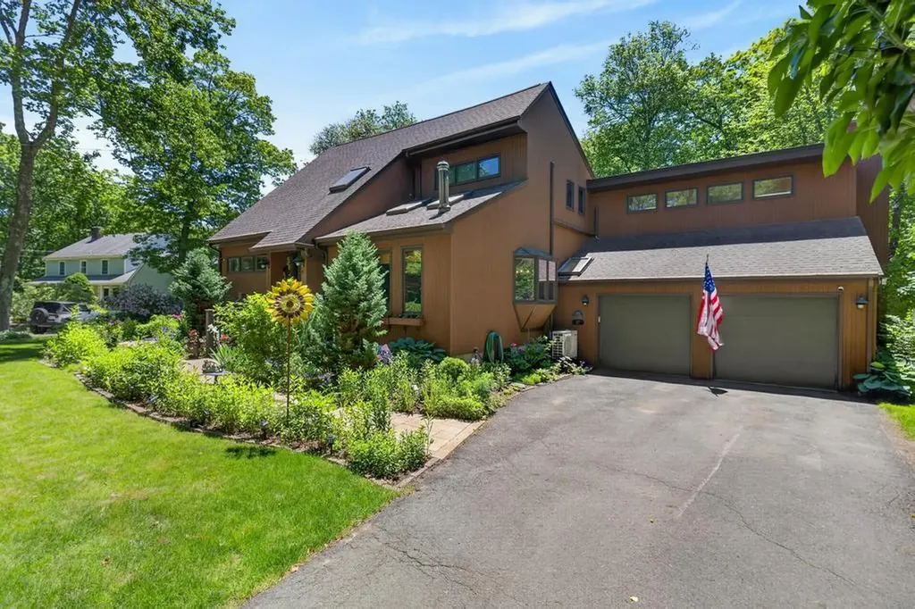 190 Stoney Hollow Road Tiverton RI 02878