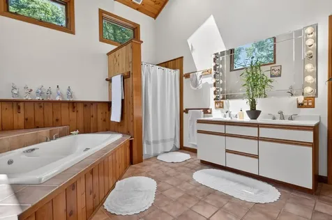 190 Stoney Hollow Road Tiverton RI 02878