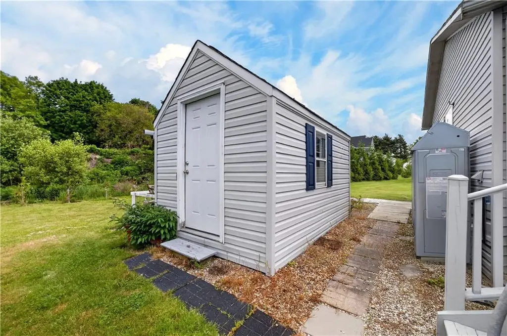 96 Songbird Lane Tiverton RI 02878