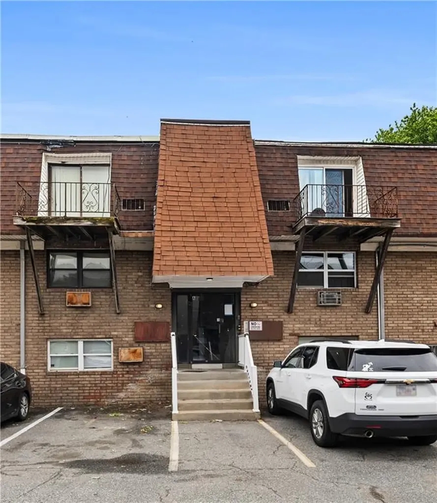 27 Gillen Avenue North Providence RI 02904