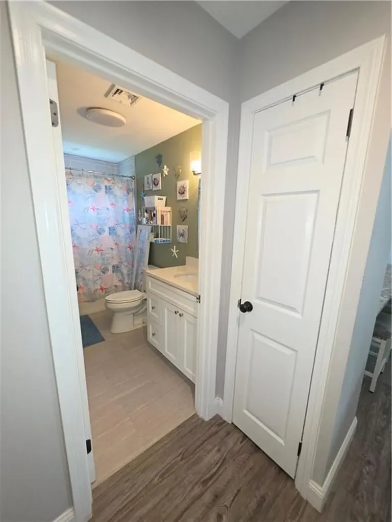 95 2nd Avenue Cranston RI 02910